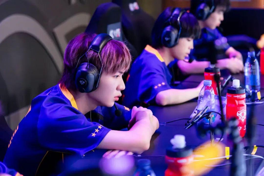 向鹏在落后 向鹏在落后